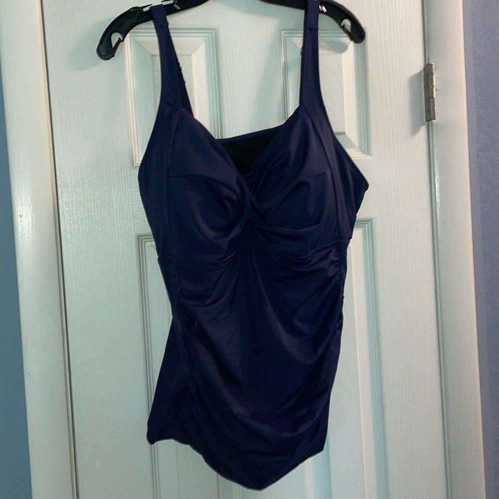 Tankini bathing suit top  size 22w brand new with tags.  Navy.